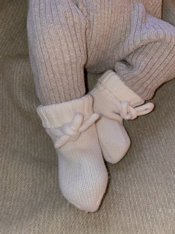 Newborn beige wollen sokjes